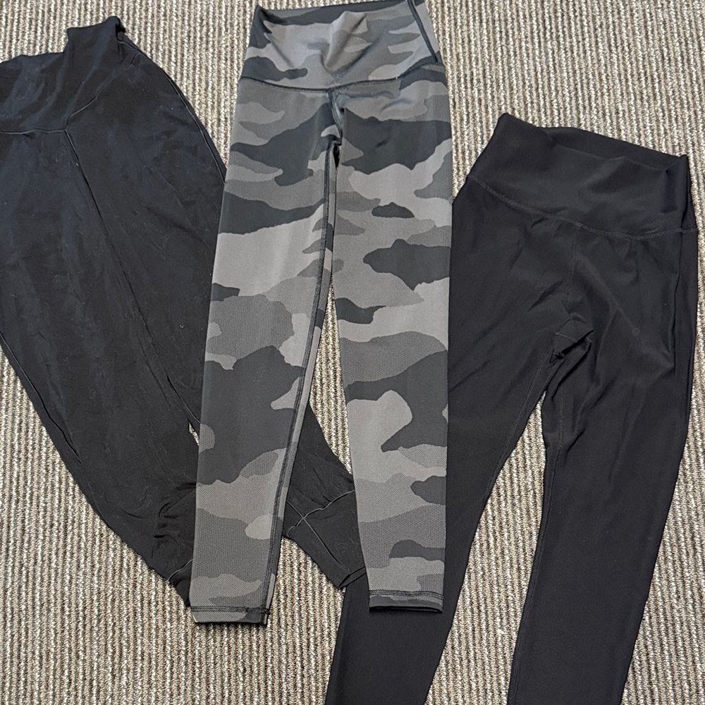 Lot of 3 yoga pants  ..